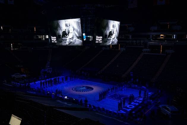 Sport Bilder des Tages A general view of Target Center Stadium during a tribute to Daunte Wright before the start of the NBA, Basketball Herren, USA basketball match between Minnesota Timberwolves and Brooklyn Nets, in Minneapolis, United States, 13 april 2021. Minnesota Timbersolves vs Brooklyn Nets !ACHTUNG: NUR REDAKTIONELLE NUTZUNG!  Copyright: xBradxRempelx AME9706 20210414-637539558238790050