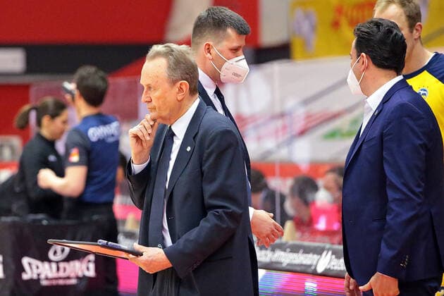 13 04 2021, xovx, Basketball BBL, JobStairs Gießen 46ers Alba Berlin coach Aito Garcia Reneses Alba Berlin Gießen Sporthalle Gießen Ost Hessen Germany EN