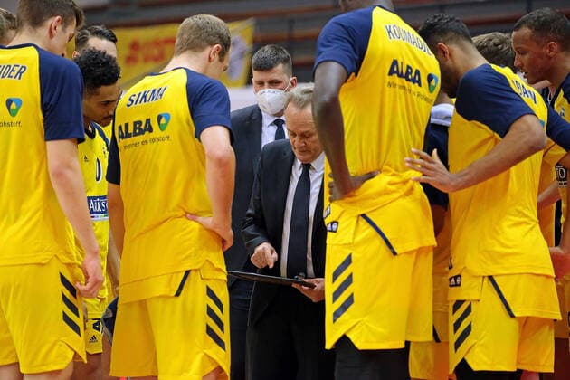 13 04 2021, xovx, Basketball BBL, JobStairs Gießen 46ers Alba Berlin coach Aito Garcia Reneses Alba Berlin Gießen Sporthalle Gießen Ost Hessen Germany EN