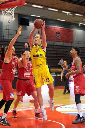 13 04 2021, xovx, Basketball BBL, JobStairs Giessen 46ers Alba Berlin v l John Bryant Giessen 46ers , Scottie James Jr Giessen 46ers , Luke Sikma Alba Berlin , Diante Garrett Giessen 46ers Giessen Sporthalle Giessen Ost Hessen Germany EN