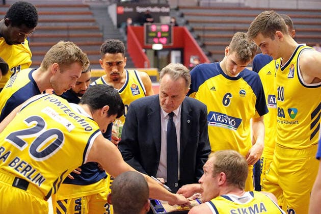 13 04 2021, xovx, Basketball BBL, JobStairs Gießen 46ers Alba Berlin coach Aito Garcia Reneses Alba Berlin Gießen Sporthalle Gießen Ost Hessen Germany EN