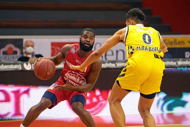 13 04 2021, xovx, Basketball BBL, JobStairs Giessen 46ers Alba Berlin v l Jonathan Stark Giessen 46ers , Maodo Lo Alba Berlin Giessen Sporthalle Giessen Ost Hessen Germany EN