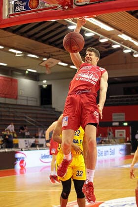 13 04 2021, xovx, Basketball BBL, JobStairs Giessen 46ers Alba Berlin v l Johannes Thiemann Alba Berlin , Alen Pjanic Giessen 46ers Giessen Sporthalle Giessen Ost Hessen Germany EN