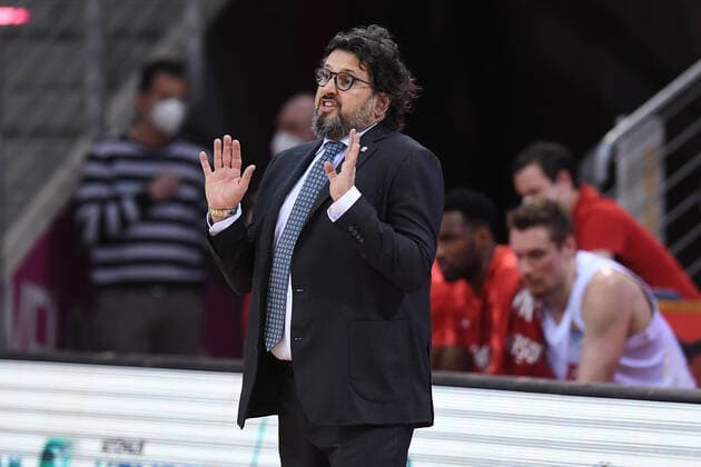 Basketball Men easyCredit BBL 28 Matchday Telekom Baskets Bonn FC Bayern Munich on 13 04 2021 at Telekom Dome in Bonn Andrea Trinchieri Coach Head Coach Munich xRx