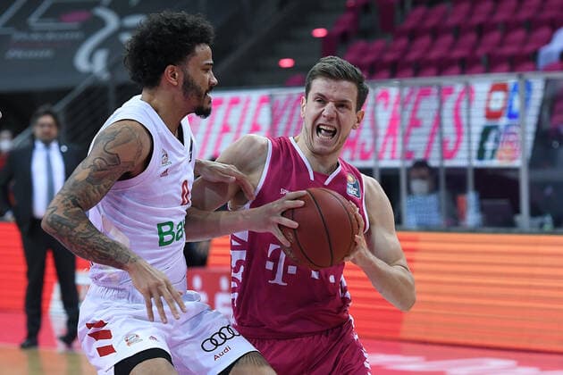 Basketball Men easyCredit BBL 28 Matchday Telekom Baskets Bonn FC Bayern Munich on 13 04 2021 at the Telekom Dome in Bonn Nick Weiler Babb Munich , left Strahinja Micovic Bonn , right xRx