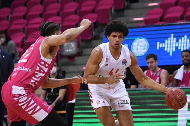 Basketball Men easyCredit BBL 28 Matchday Telekom Baskets Bonn FC Bayern Munich on 13 04 2021 at Telekom Dome in Bonn Gabriel de Oliveira Bonn , left Sasha Grant Munich , right xRx