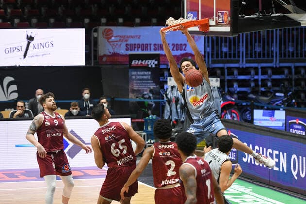 Jamuni McNeace HAKRO Merlins Crailsheim with basket, Niners Chemnitz vs HAKRO Merlins Crailsheim, 14 04 2021, easycredit Basketball Bundesliga, GER, season 2020 21 Niners Chemnitz vs HAKRO Merlins Crailsheim, 14 04 2021, easycredit Basketball Bundesliga, GER, season 2020 21 Chemnitz Copyright: xBertxHarzer xEibner-xPressefotox