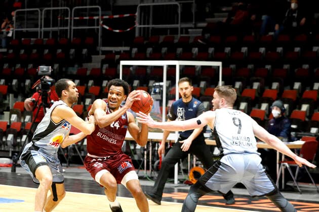 14 04 2021, easyCredit Basketball Bundesliga, BBL, season 2020 2021, men, Chemnitz Niners HAKRO Merlins Crailsheim George King, Niners Chemnitz, Fabian Bleck, HAKRO Merlins Crailsheim Chemnitz Fair Chemnitz Saxony Germany