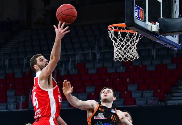 BAMBERG 14 04 2021 basketball easycredit 1 basketball Bundesliga 28 matchday Brose Bamberg vs Rasta Vechta David Kravish 45, Brose Bamberg throws against Will Vorhees 41, Rasta Vechta photo Hans Martin Issler isslerimages Brose Bamberg vs Rasta Vechta