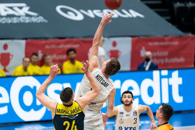 easyCredit Basketball Bundesliga, Hamburg, 14 04 2021 easyCredit Basketball Bundesliga, Hamburg Towers vs EWE Baskets Oldenburg, Tip Off Maik Kotsar 11 Hamburg Towers Copyright: xBEAUTIFULxSPORTS Mohwinkelx