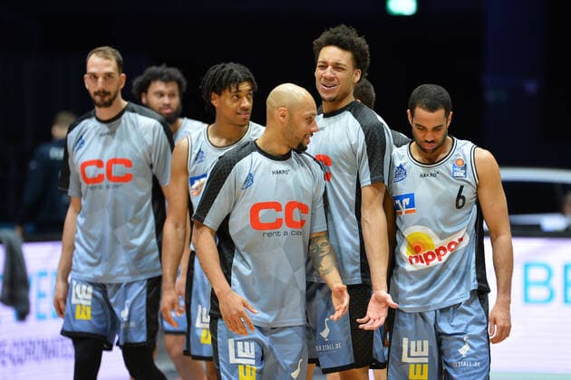 Team of HAKRO Merlins Crailsheim after the victory, Niners Chemnitz vs HAKRO Merlins Crailsheim, 14 04 2021, easycredit Basketball Bundesliga, GER, season 2020 21 Niners Chemnitz vs HAKRO Merlins Crailsheim, 14 04 2021, easycredit Basketball Bundesliga, GER, season 2020 21 Chemnitz Copyright: xBertxHarzer xEibner-xPressefotox