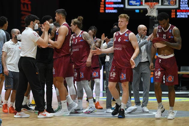 Team of Niners Chemnitz after the defeat, Niners Chemnitz vs HAKRO Merlins Crailsheim, 14 04 2021, easycredit Basketball Bundesliga, GER, season 2020 21 Niners Chemnitz vs HAKRO Merlins Crailsheim, 14 04 2021, easycredit Basketball Bundesliga, GER, season 2020 21 Chemnitz Copyright: xBertxHarzer xEibner-xPressefotox