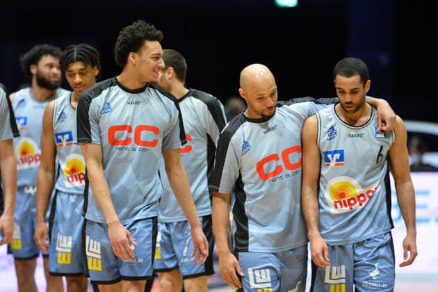Team of HAKRO Merlins Crailsheim after the victory, Niners Chemnitz vs HAKRO Merlins Crailsheim, 14 04 2021, easycredit Basketball Bundesliga, GER, season 2020 21 Niners Chemnitz vs HAKRO Merlins Crailsheim, 14 04 2021, easycredit Basketball Bundesliga, GER, season 2020 21 Chemnitz Copyright: xBertxHarzer xEibner-xPressefotox