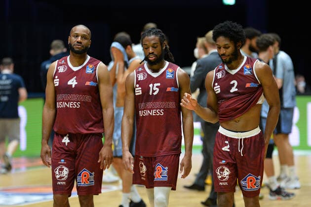 Virgil Matthews Niners Chemnitz left , Marcus Thornton Niners Chemnitz center and Terrell Harris Niners Chemnitz right , after the defeat, Niners Chemnitz vs HAKRO Merlins Crailsheim, 14 04 2021, easycredit Basketball Bundesliga, GER, season 2020 21 Niners Chemnitz vs HAKRO Merlins Crailsheim, 14 04 2021, easycredit Basketball Bundesliga, GER, season 2020 21 Chemnitz Copyright: xBertxHarzer xEibner-xPressefotox