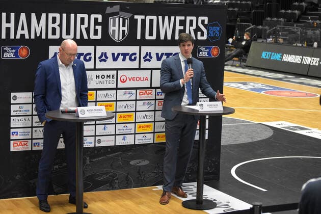 Basketball I Men I Season 2020 2021 I easyCredit Bundesliga I 28 Matchday I Hamburg Towers EWE Baskets Oldenburg I 14 04 2021 Press Conference Mladen Drijencic Oldenburg, Head Coach thoughtful and Pedro Calles Towers, Head Coach sovereign Hamburg edel optics de Arena, Kurt Emmerich Platz, Wilhelmsburger Inselpark Hamburg Germany Copyright: xLobeca RobertoxSeidelx