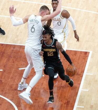 Dallas Mavericks Kristaps Porzingis (6 ) defends against Memphis Grizzlies Ja Morant (12 ) in the first half of the the game at FedEx Forum in Memphis, Tennessee, USA, 14, April 2021. (Karen Pulfer Focht EFE) Mavericks at Memphis Grizzlies Basketball !ACHTUNG: NUR REDAKTIONELLE NUTZUNG!  Copyright: xKARENxPULFERxFOCHTx AME054 20210415-637540618806863737