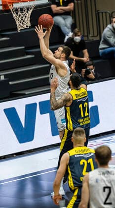 Martin Breunig EWE , Johannes Richter Towers 14 04 21, Hamburg Towers vs EWE Baskets Oldenburg, Hamburg Wilhelmsburg, edel optics Arena, easyCredit BBL, Basketball Bundesliga, season 2020 2021, 28 matchday Â