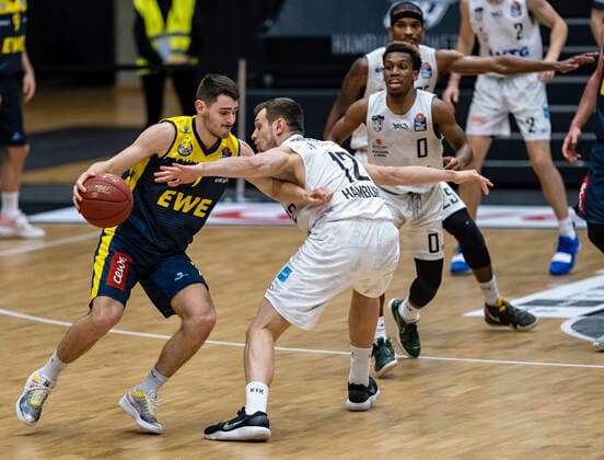 Sebastian Herrera EWE , Johannes Richter Towers , TJ Shorts Towers 14 04 21, Hamburg Towers vs EWE Baskets Oldenburg, Hamburg Wilhelmsburg, edel optics Arena, easyCredit BBL, Basketball Bundesliga, season 2020 2021, 28 matchday Â