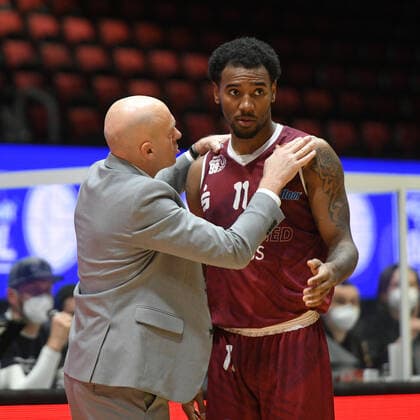 Isiaha Mike Niners Chemnitz r and Rodrigo Pastore coach, head coach, Niners Chemnitz li , Niners Chemnitz vs HAKRO Merlins Crailsheim, 14 04 2021, easycredit Basketball Bundesliga, GER, season 2020 21 Niners Chemnitz vs HAKRO Merlins Crailsheim, 14 04 2021, easycredit Basketball Bundesliga, GER, season 2020 21 Chemnitz Copyright: xBertxHarzer xEibner-xPressefotox