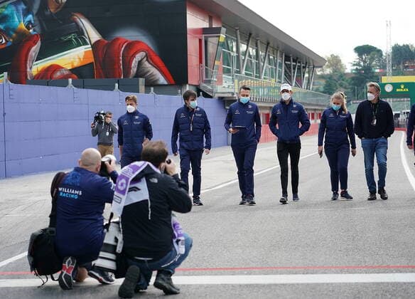 Formula 1 Pirelli Gran Premio Del Made In Italy E Dell emilia Romagna 2021 15 04 2021, Autodromo Enzo e Dino Ferrari, Imola, Formula 1 Pirelli Gran Premio Del Made In Italy E Dell emilia Romagna 2021 ,in the picture Nicholas Latifi CAN 6 , Williams Racing walks around the track with his engineers nordphotoxGmbHx xBratic nph00250