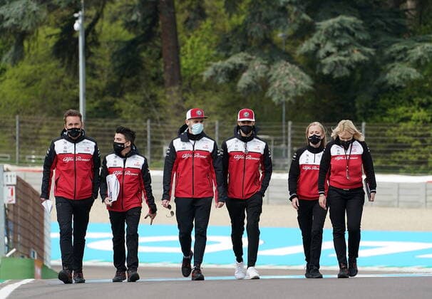 Formula 1 Pirelli Gran Premio Del Made In Italy E Dell emilia Romagna 2021 15 04 2021, Autodromo Enzo e Dino Ferrari, Imola, Formula 1 Pirelli Gran Premio Del Made In Italy E Dell emilia Romagna 2021 ,in the picture Antonio Giovinazzi ITA 99 , Alfa Romeo Racing ORLEN walks around the track with his engineers nordphotoxGmbHx xBratic nph00250
