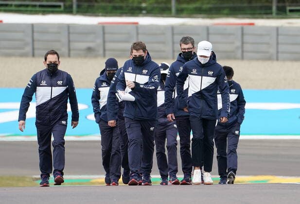 Formula 1 Pirelli Gran Premio Del Made In Italy E Dell emilia Romagna 2021 15 04 2021, Autodromo Enzo e Dino Ferrari, Imola, Formula 1 Pirelli Gran Premio Del Made In Italy E Dell emilia Romagna 2021 ,in the picture Pierre Gasly FRA 10 , Scuderia AlphaTauri Honda walks around the track with his engineers nordphotoxGmbHx xBratic nph00250