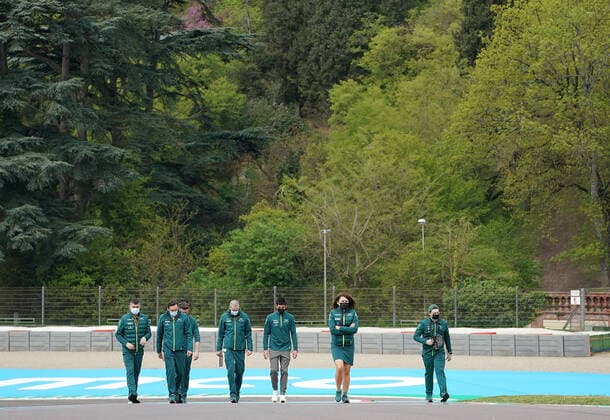Formula 1 Pirelli Gran Premio Del Made In Italy E Dell emilia Romagna 2021 15 04 2021, Autodromo Enzo e Dino Ferrari, Imola, Formula 1 Pirelli Gran Premio Del Made In Italy E Dell emilia Romagna 2021 ,in picture Lance Stroll CAN 18 , Aston Martin Cognizant Formula One Team walks around the track with his engineers nordphotoxGmbHx xBratic nph00250