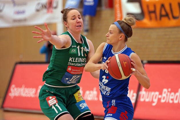 16 04 2021, xovx, Basketball Damen Bundesliga Playoffs Halbfinale Spiel 2, BC pharmaserv Marburg Rutronik Stars Keltern v l Mailis Pokk Rutronik Stars Keltern , Alexandra Wilke BC Pharmaserv Marburg Marburg Sporthalle Georg Gaßmann Stadion Hessen Deutschland DE