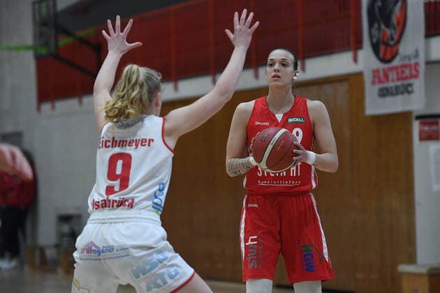 Basketball Women 1 Bundesliga Semifinal 2 Game GiroLive Panthers Osnabrück Herner TC on 16 04 2021 in the OSC Hall in Osnabrück Emma Eichmeyer Osnabrück , front Kristina Topuzovic Herne , rear xRx