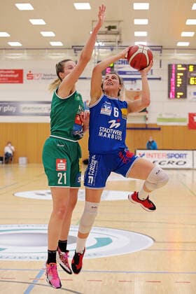 16 04 2021, xovx, Basketball Damen Bundesliga Playoffs Halbfinale Spiel 2, BC pharmaserv Marburg Rutronik Stars Keltern v l Alexandria Kiss Rusk Rutronik Stars Keltern , Theresa Simon BC Pharmaserv Marburg Marburg Sporthalle Georg Gaßmann Stadion Hessen Deutschland DE
