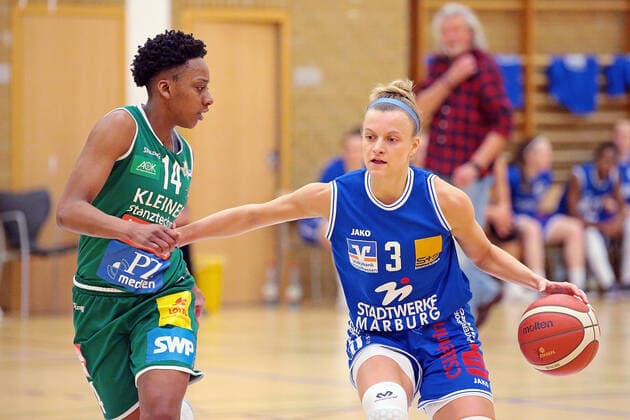 16 04 2021, xovx, Basketball Damen Bundesliga Playoffs Halbfinale Spiel 2, BC pharmaserv Marburg Rutronik Stars Keltern v l Tayler Mingo Rutronik Stars Keltern , Alexandra Wilke BC Pharmaserv Marburg Marburg Sporthalle Georg Gaßmann Stadion Hessen Deutschland DE