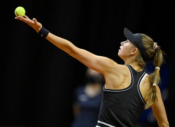 Alexandra Vecic GER Action Serve Qualification Tennis Women Porsche Cup Porsche Tennis Grand Prix GP Stuttgart 2021 Porsche Arena 17 04 2021 Porsche Tennis Grand Prix Stuttgart 2021
