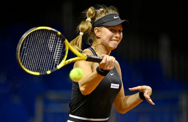 Alexandra Vecic GER Action Qualification Tennis Women Porsche Cup Porsche Tennis Grand Prix GP Stuttgart 2021 Porsche Arena 17 04 2021 Porsche Tennis Grand Prix Stuttgart 2021