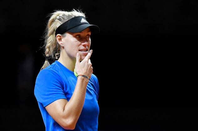 Angelique KERBER GER Training pensive gesture, gesture Qualification Tennis Women Porsche Cup Porsche Tennis Grand Prix GP Stuttgart 2021 Porsche Arena 17 04 2021 Porsche Tennis Grand Prix Stuttgart 2021