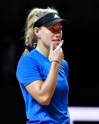 Angelique KERBER GER Training pensive gesture, gesture Qualification Tennis Women Porsche Cup Porsche Tennis Grand Prix GP Stuttgart 2021 Porsche Arena 17 04 2021 Porsche Tennis Grand Prix Stuttgart 2021