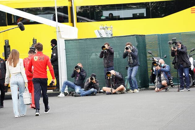 Formula 1 Pirelli Gran Premio Del Made In Italy E Dell emilia Romagna 2021 17 04 2021, Autodromo Enzo e Dino Ferrari, Imola, Formula 1 Pirelli Gran Premio Del Made In Italy E Dell emilia Romagna 2021 ,in picture The photographers have Charles Leclerc MCO 16 , Scuderia Ferrari Mission Winnow with girlfriend Charlotte Sine in focus. nordphotoxGmbHx xBratic nph00250