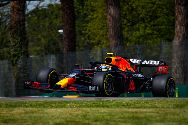 11 PEREZ Sergio (mex), Red Bull Racing Honda RB16B, action during the Formula 1 Pirelli Gran Premio Del Made In Italy E Dell Emilia Romagna 2021 from April 16 to 18, 2021 on the Autodromo Internazionale Enzo e Dino Ferrari, in Imola, Italy - FORMULE 1 : Grand prix Emilie Romagne - Imola - Essais - 17 04 2021 DPPI Panoramic  00121003__GO06958