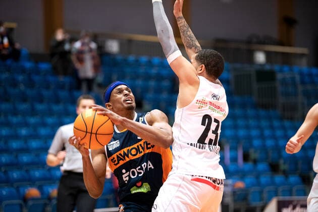 BARMER 2 Basketball Bundesliga ProA Playoff Matchday 1 Season 2020 2021 on 17 4 2021 Science City Jena vs Rostock Seawolves v li on the ball Christopher Carter Rostock vs Marcus Tyus Jena Sparkassen Arena Jena