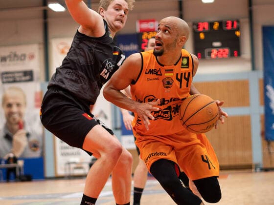 Kevin Bryant Wiha Panthers Schwenningen 44 wiha Panthers Schwenningen vs VFL Kirchheim Knights, Basketball, BARMER 2 BASKETBALL BUNDESLIGA, Playoff Group 2, 1 Matchday, 2020 2021, 17 04 2021, wiha Panthers Schwenningen vs VFL Kirchheim Knights, Basketball, BARMER 2 BASKETBALL BUNDESLIGA, Playoff Group, 1 Matchday, 2020 2021, 17 04 2021, Villingen Schwenningen Copyright: xMiclasxHaasis Eibner-Pressefotox EP_mhs