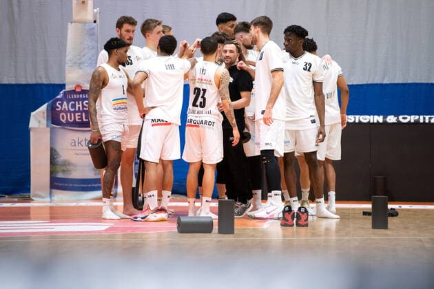 BARMER 2 Basketball Bundesliga ProA Playoff Matchday 1 Season 2020 2021 on 17 4 2021 Science City Jena vs Rostock Seawolves The team of Science City Jena stands together after the game Sparkassen Arena Jena