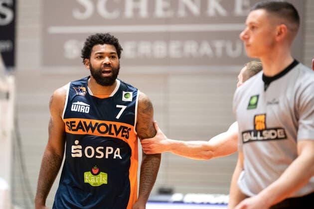BARMER 2 Basketball Bundesliga ProA Playoff Matchday 1 Season 2020 2021 on 17 4 2021 Science City Jena vs Rostock Seawolves v re Travor Lacey Rostock pissed at referee after game Sparkassen Arena Jena