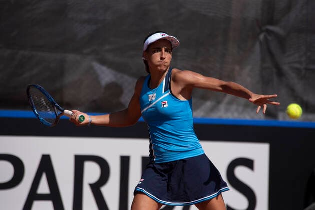 April 17, 2021, Cordoba Capital, Cordoba, Argentina: The Argentine national team, Nationalteam player Maria Lourdes CARLE (ARG) (ARG) No.440 WTA, Tennis Damen win to the player Kazakhstan national team YULIA PUTINTSEVA (KAZ) No.30 WTA 6-7- (3), 7-6 (3 ), 0-0 (15) (15). Russia s PUTINTSEVA withdraws from the game due to injury. Cordoba Capital Argentina - ZUMAb196 20210417_zip_b196_033 Copyright: xDanielxBustosx
