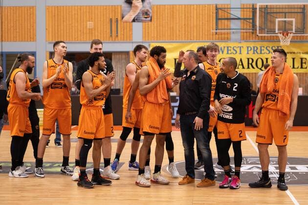 Wiha Panthers Schwenningen Cheers wiha Panthers Schwenningen vs VFL Kirchheim Knights, Basketball, BARMER 2 BASKETBALL BUNDESLIGA, Playoff Group 2, 1 Matchday, 2020 2021, 17 04 2021, wiha Panthers Schwenningen vs VFL Kirchheim Knights, Basketball, BARMER 2 BASKETBALL BUNDESLIGA, Playoff Group, 1 Matchday, 2020 2021, 17 04 2021, Villingen Schwenningen Copyright: xMiclasxHaasis Eibner-Pressefotox EP_mhs