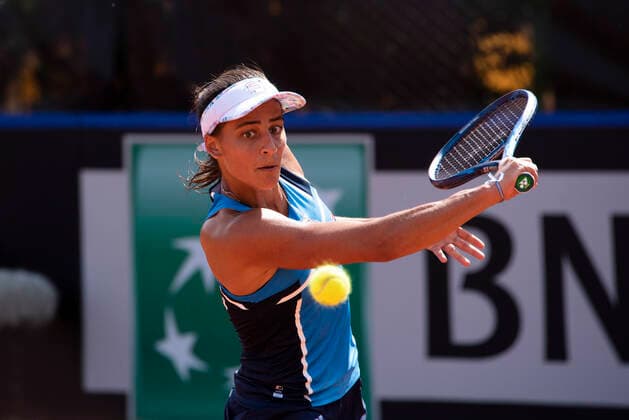 April 17, 2021, Cordoba Capital, Cordoba, Argentina: The Argentine national team, Nationalteam player Maria Lourdes CARLE (ARG) (ARG) No.440 WTA, Tennis Damen win to the player Kazakhstan national team YULIA PUTINTSEVA (KAZ) No.30 WTA 6-7- (3), 7-6 (3 ), 0-0 (15) (15). Russia s PUTINTSEVA withdraws from the game due to injury. Cordoba Capital Argentina - ZUMAb196 20210417_zip_b196_037 Copyright: xDanielxBustosx