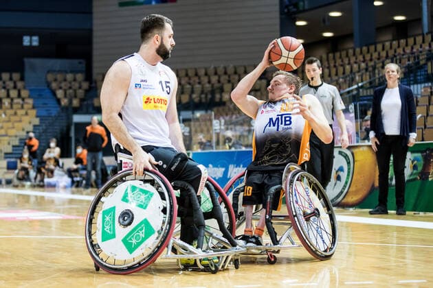 RBBL1 RSV Lahn Dill Hannover United 17 04 2021 Michael Auprince RSV Lahn Dill, 15 , Jan Haller Hannover United, 10 RBBL1 RSV Lahn Dill Hannover United 17 04 2021 Rittal Arena, Wetzlar Hesse Copyright: xBEAUTIFULxSPORTS Wunderlx