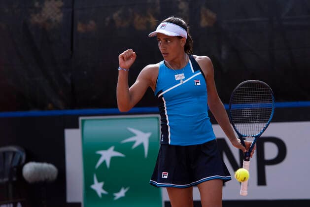 April 17, 2021, Cordoba Capital, Cordoba, Argentina: The Argentine national team, Nationalteam player Maria Lourdes CARLE (ARG) (ARG) No.440 WTA, Tennis Damen win to the player Kazakhstan national team YULIA PUTINTSEVA (KAZ) No.30 WTA 6-7- (3), 7-6 (3 ), 0-0 (15) (15). Russia s PUTINTSEVA withdraws from the game due to injury. Cordoba Capital Argentina - ZUMAb196 20210417_zip_b196_040 Copyright: xDanielxBustosx