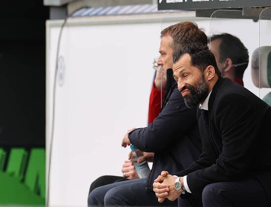 Bilder des Jahres 2021, Sport 04 April Sport Themen der Woche KW15 Sport Bilder des Tages Hasan Salihamidzic (Bayern Muenchen) und Cheftrainer Hansi Flick (FC Bayern Muenchen) DFL REGULATIONS PROHIBIT ANY USE OF PHOTOGRAPHS AS IMAGE SEQUENCES AND OR QUASI-VIDEO. *** Hasan Salihamidzic Bayern Muenchen and Head Coach Hansi Flick FC Bayern Muenchen DFL REGULATES PROHIBIT ANY USE OF PHOTOGRAPHS AS IMAGE SEQUENCES AND OR QUASI VIDEO