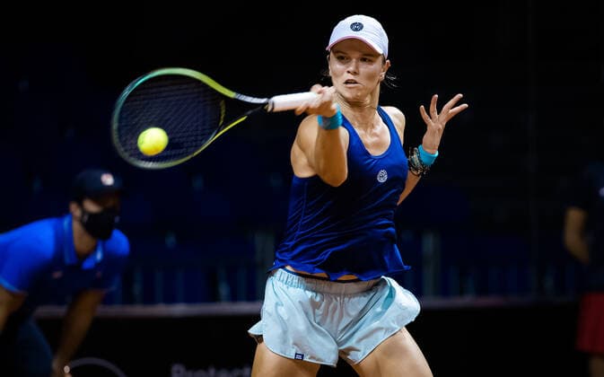 April 17, 2021, STUTTGART, GERMANY: Katharina Gerlach of Germany in action during qualifications at the 2021 Porsche Tennis Grand Prix WTA, Tennis Damen 500 tournament against Laura Ioana Paar of Romania STUTTGART GERMANY - ZUMAa181 20210417_zaa_a181_123 Copyright: xRobxPrangex