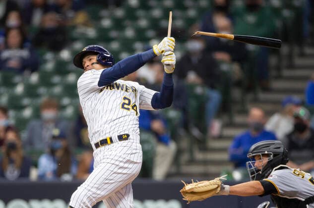 Bilder des Jahres 2021, Sport 04 April Sport Themen der Woche KW15 Sport Bilder des Tages April 17, 2021: Milwaukee Brewers Avisail Garcia 24 hits a broken bat sacrifice fly to left field in the second inning of the Major League Baseball game between the Milwaukee Brewers and the Pittsburgh Pirates at American Family Field in Milwaukee, WI. CSM Milwaukee United States of America - ZUMAc04_ 20210417_zaf_c04_073 Copyright: xJohnxFisherx