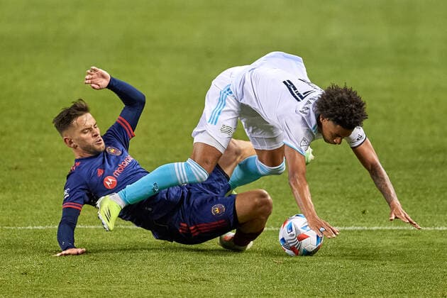 CHICAGO, IL - APRIL 17: Chicago Fire midfielder Alvaro Medran (10) battles with New England Revolution forward Tajon Buchanan (17) in action during a match between the Chicago Fireand the New England Revolution on April 17, 2021 at Soldier Field in Chicago, IL. (Photo by Robin Alam Icon Sportswire) SOCCER: APR 17 MLS, Fussball Herren, USA - New England Revolution at Chicago Fire FC Icon16404172112